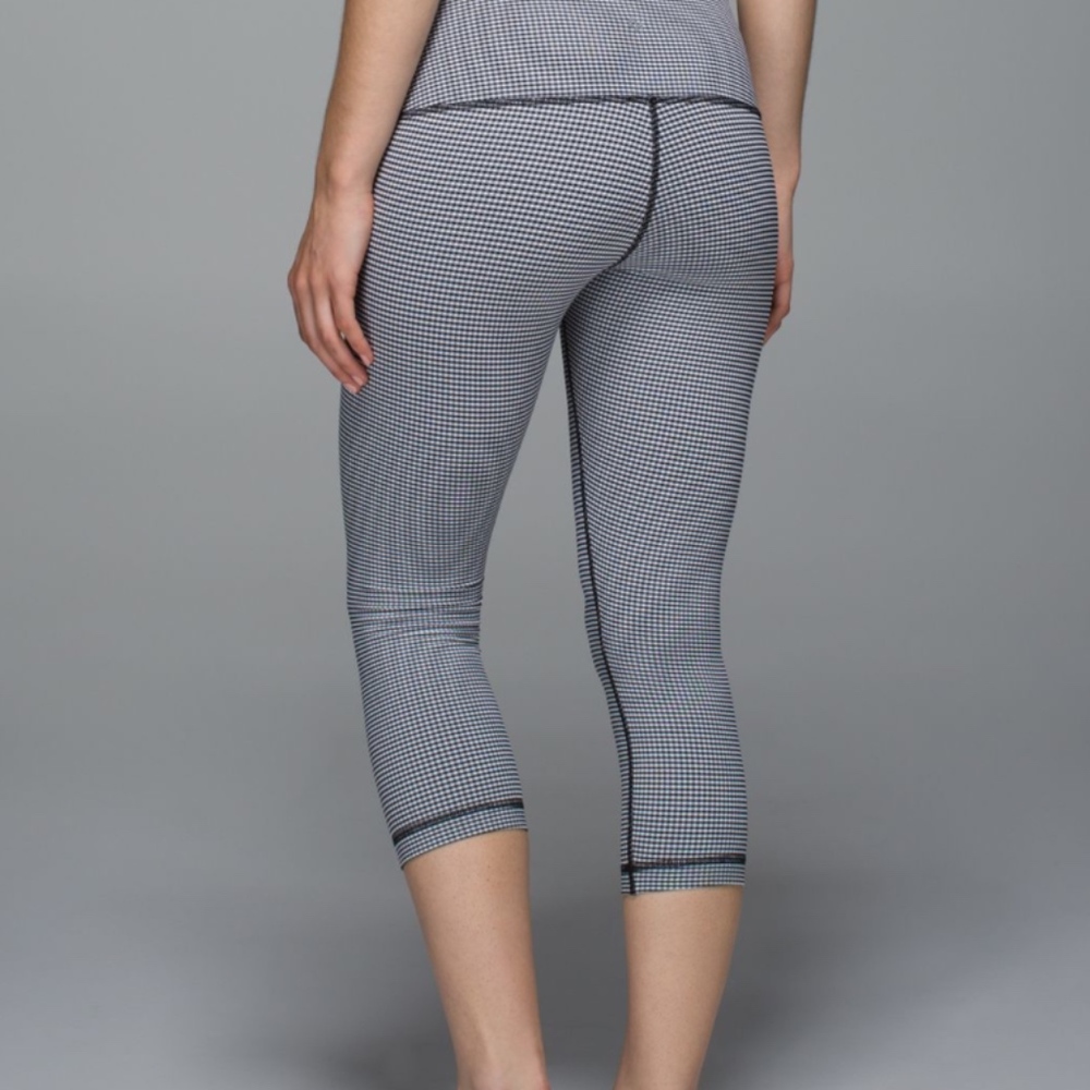 Lululemon Wunder Under crops size 4 navy gingham